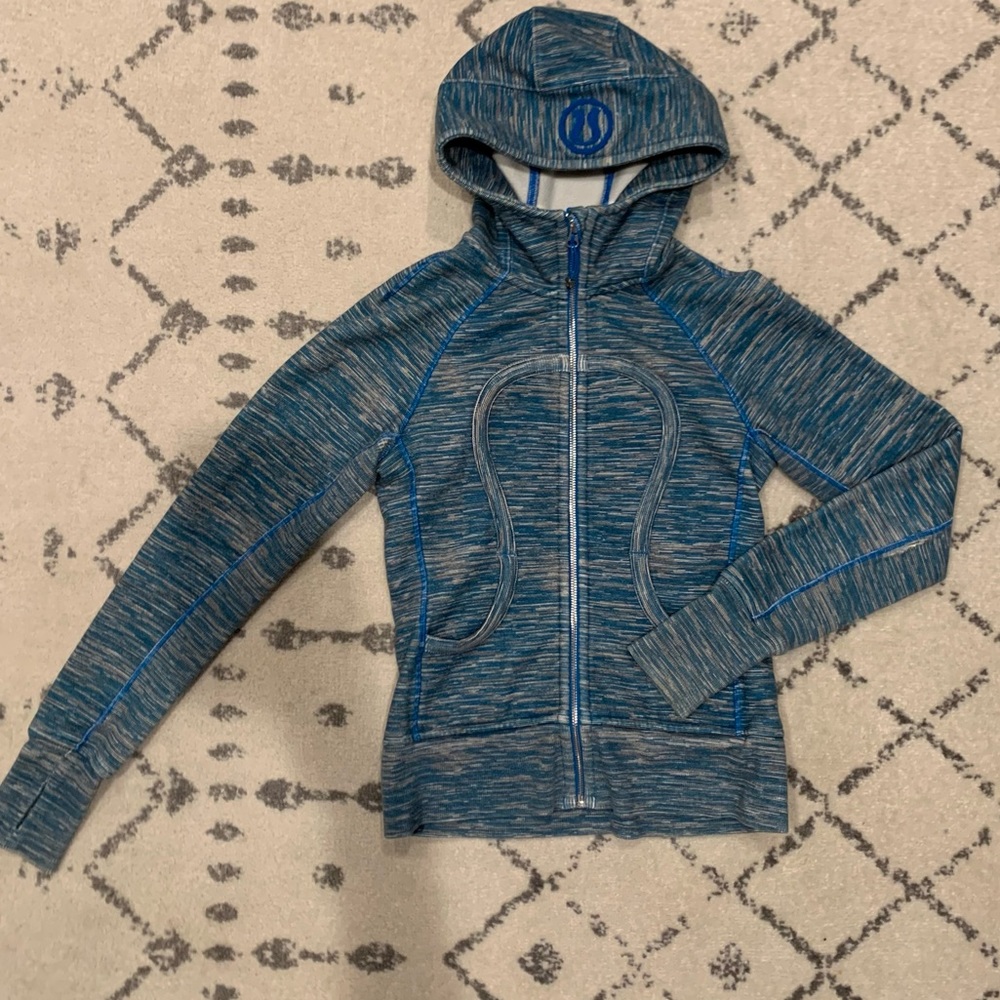Size 4 lululemon scuba hoodie